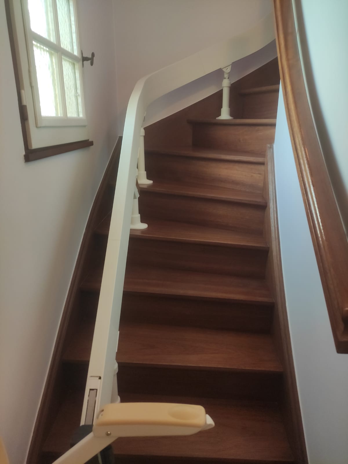 Rail courbé pour la pose monte-escalier