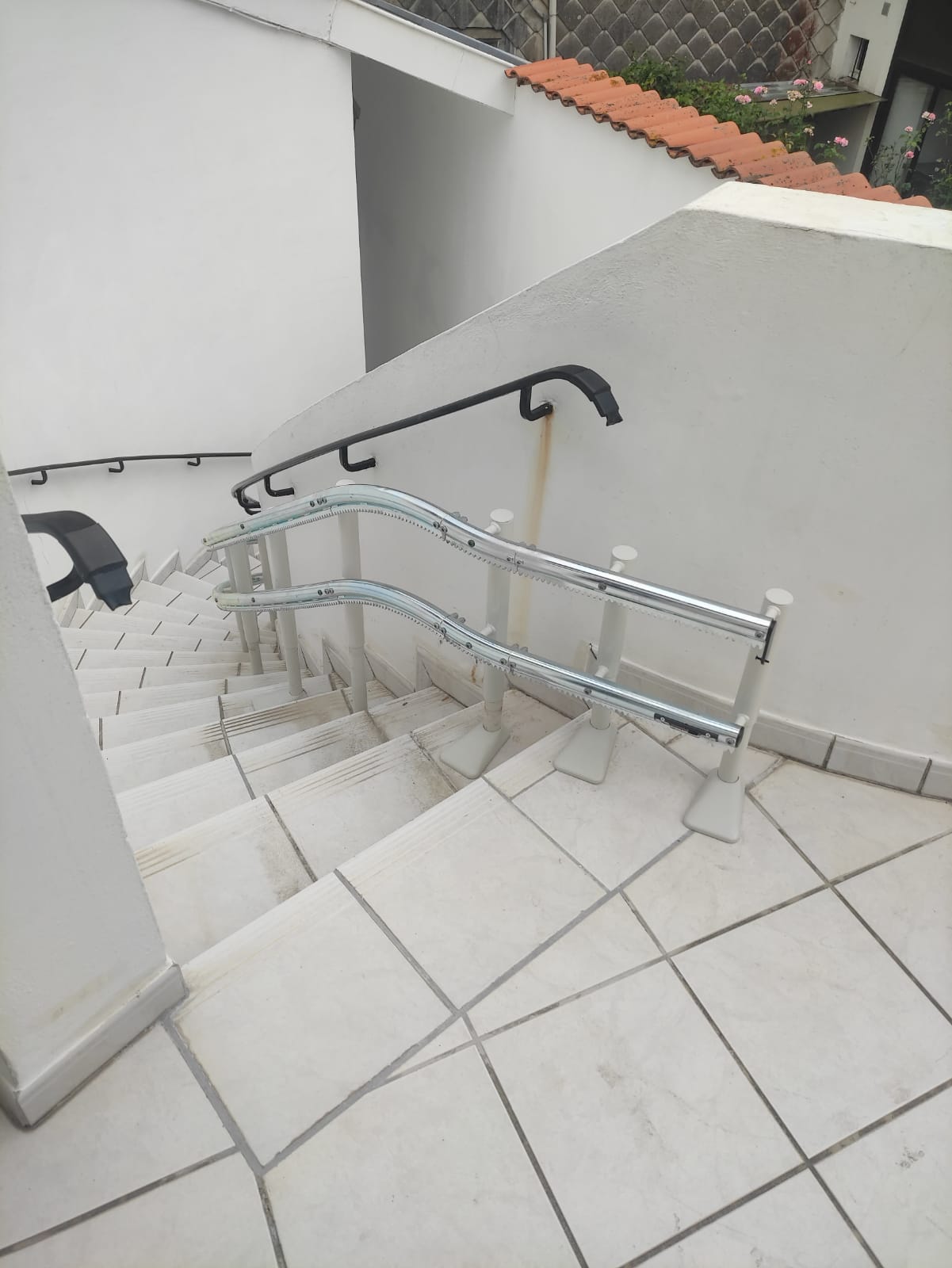 double-rail extérieur pour monte-escalier