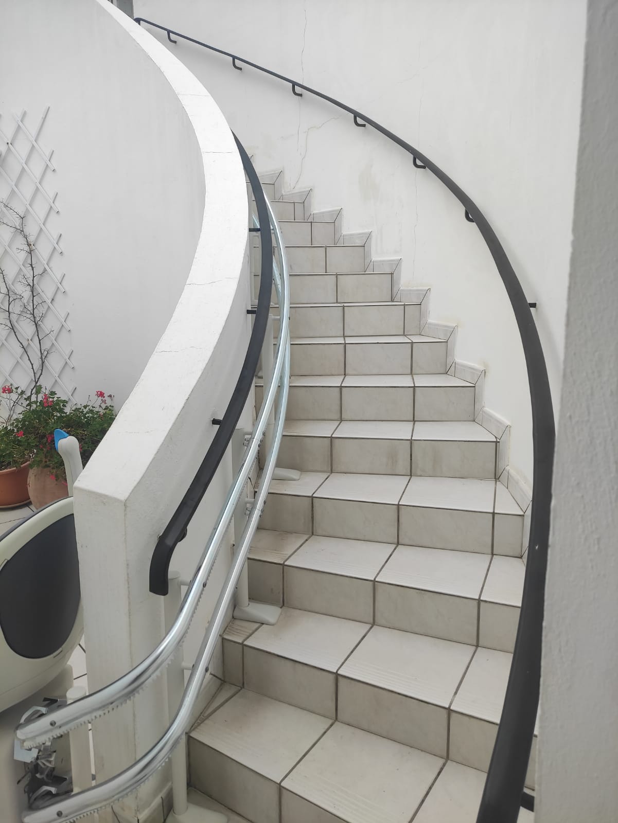 Monte-escalier extérieur courbe double rail