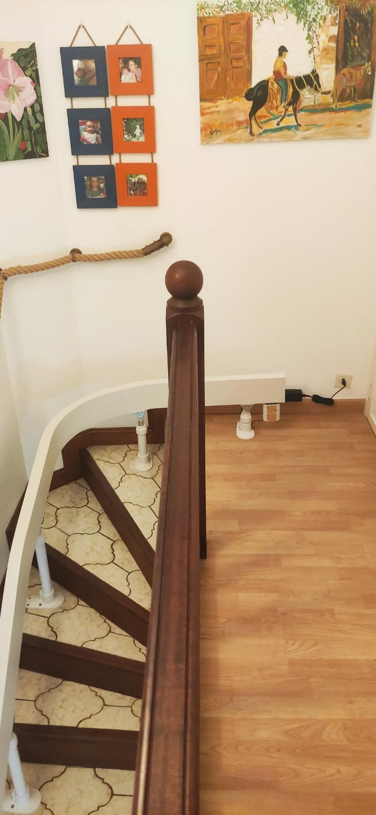 Installation d’un monte-escalier courbe intérieur Acorn à Bayonne