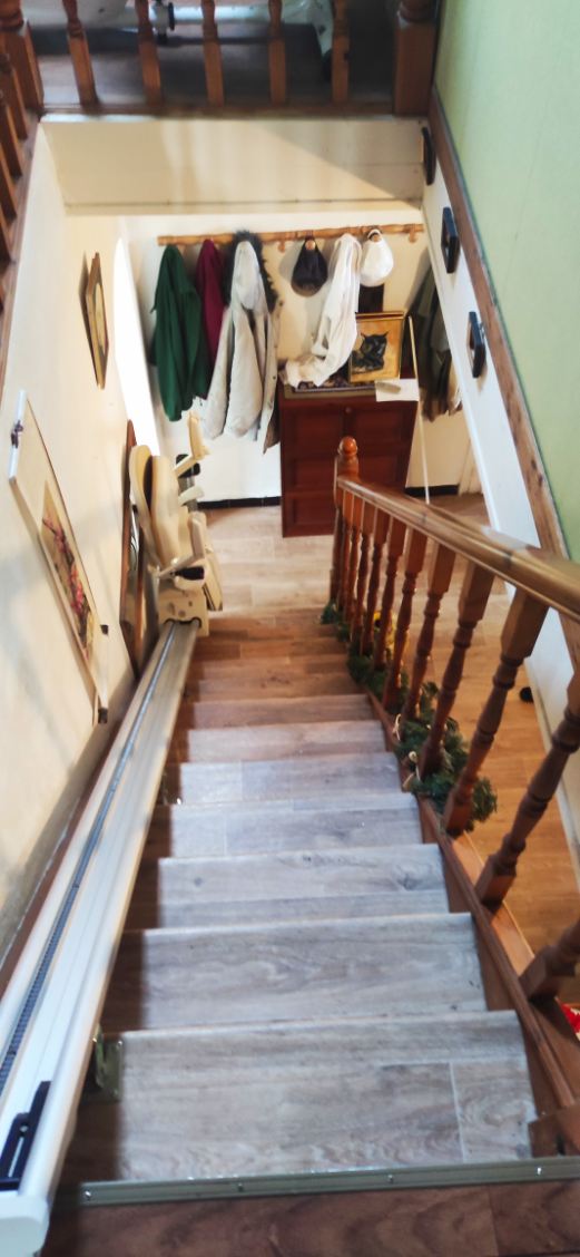Installation d'un monte escalier droit à Pau