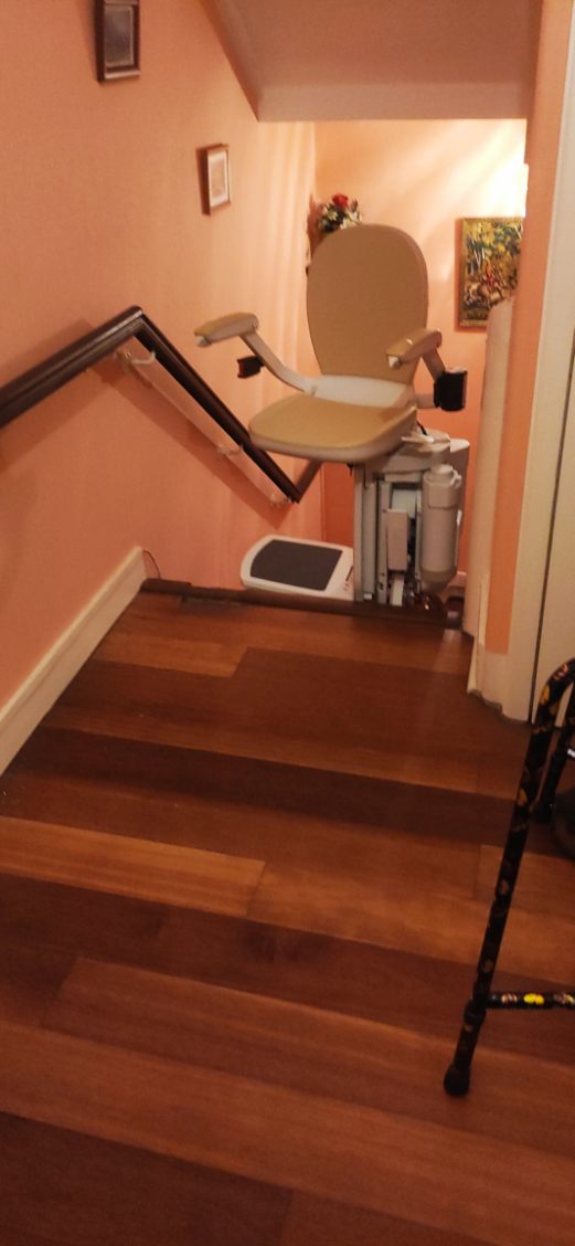 installation d'un monte-escalier courbe Acorn à Lourdes